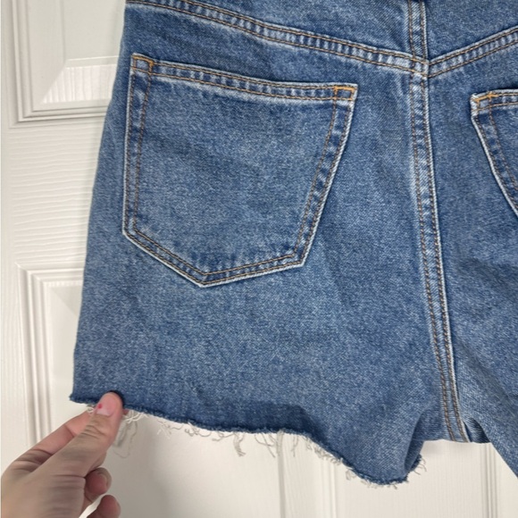 NWT PINK VS Cut Off High Waisted Denim Shorts Medium Wash Size 28 - Picture 6 of 9